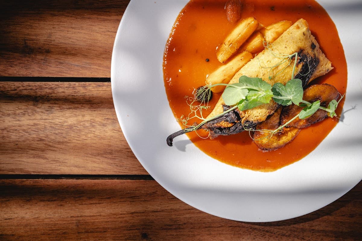 Platillo de comida oaxaqueña tradicional en Tierra del Sol Cultura Gastronómica