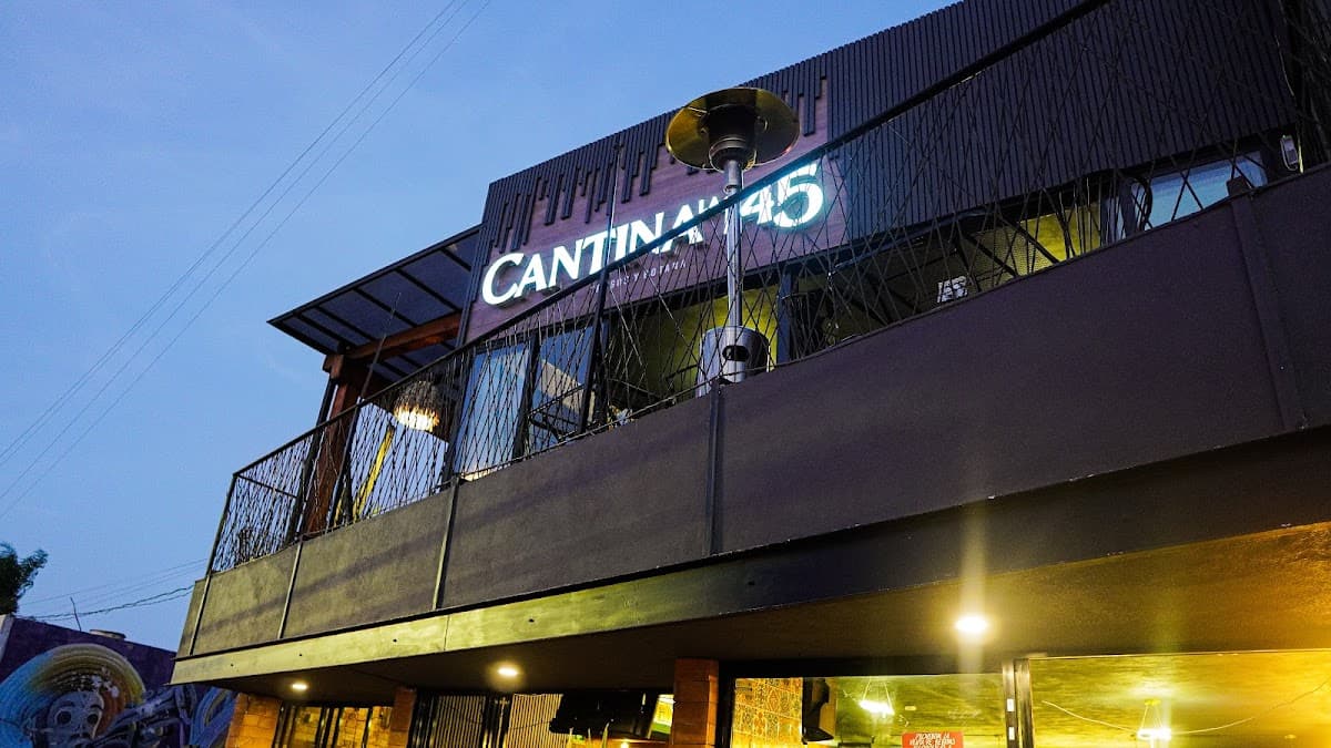 Interior de Cantina la 145 en Bellas Lomas