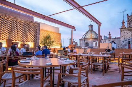 Salão e terraço do NATAL RESTAURANTE no Centro Histórico de São Luís Potosí