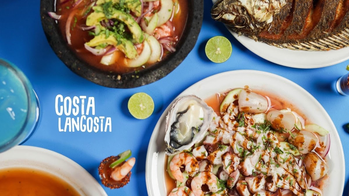 Fresh seafood platter at Costa Langosta Gómez Morin