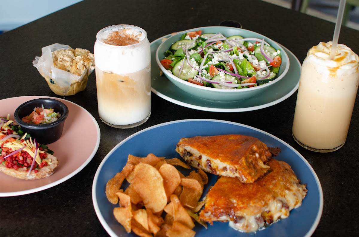 Cafetería Arista Barista Centro con tostadas de Burrata y especialidades de café