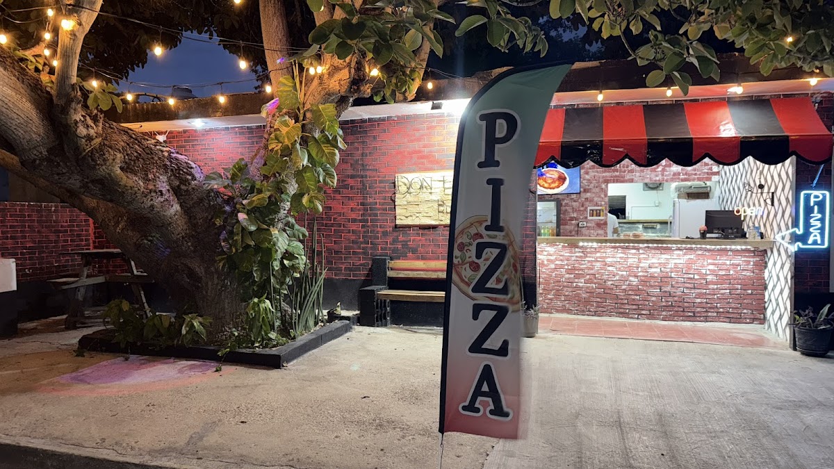 Fausto's Pizzeria, a historic Mérida pizza spot with a classic exterior
