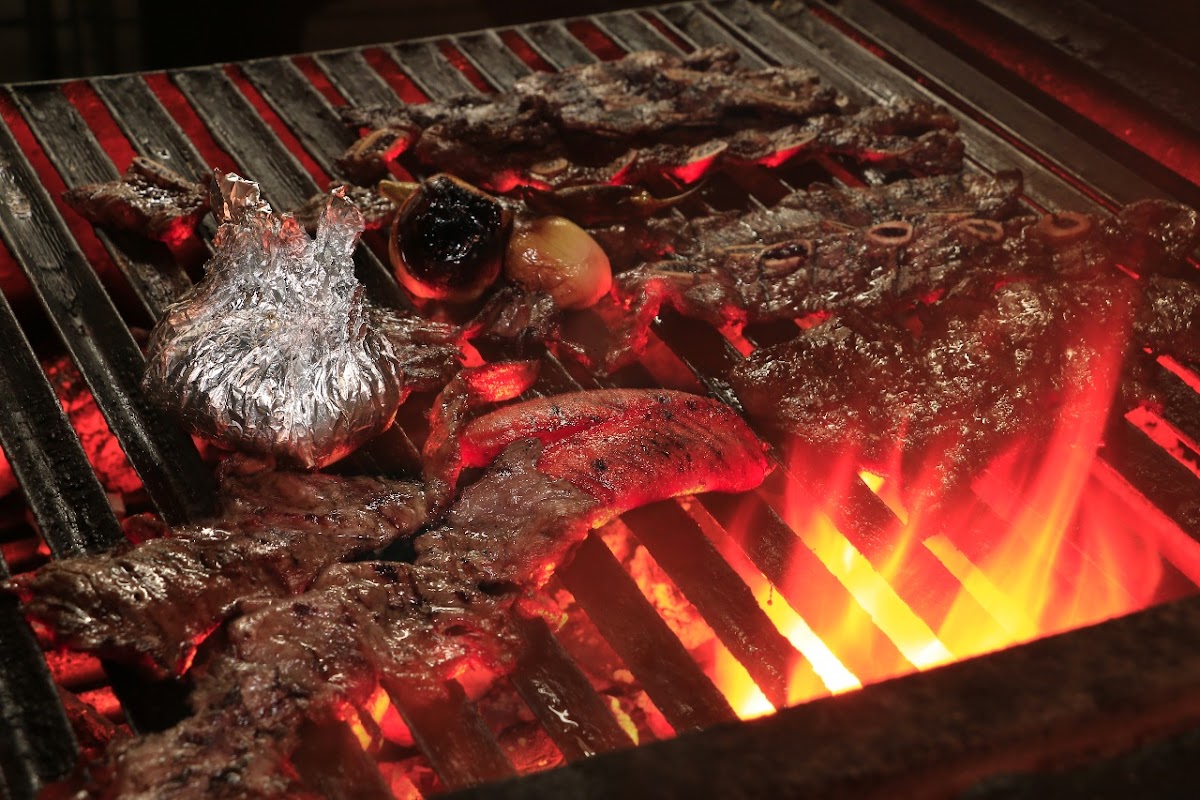 Grilled meats and a salad bar at Ajuua! Arracheras al Carbón