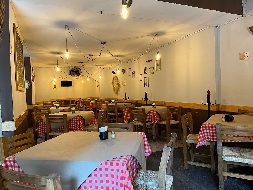 Grilled meats and salad bar at Ajuua! Arracheras al Carbón