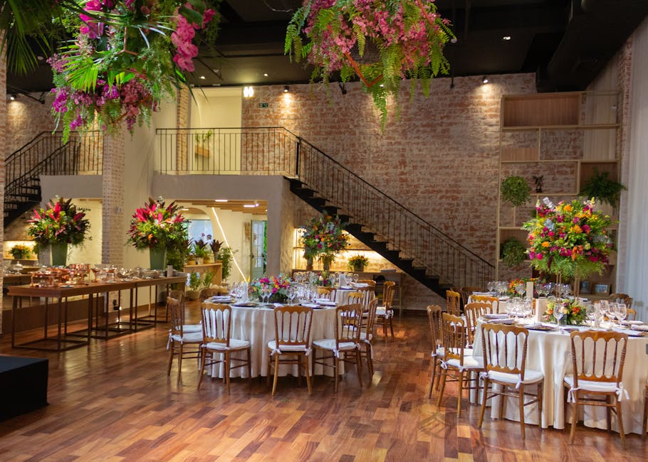 Beautifully decorated indoor wedding venue in São Paulo featuring floral arrangements and elegant table settings.