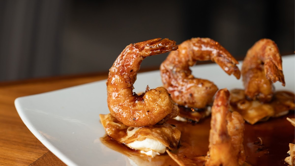 a sizzling plate of chicharrón de ribeye at Mochomos Tijuana
