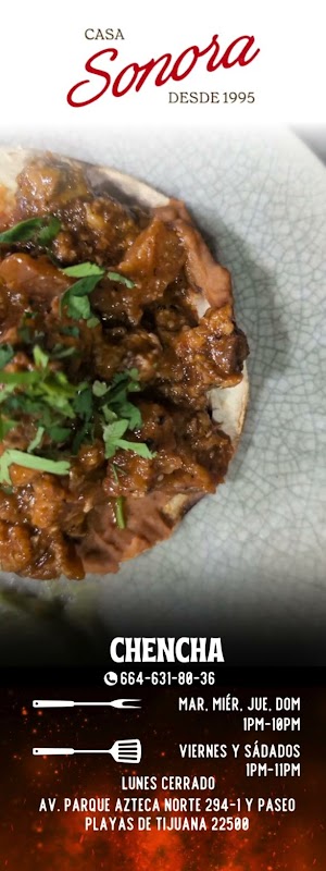 Casa Sonora – primer plano del taco de costilla con salsa de chicharrón, mostrando la tortilla y la carne jugosa